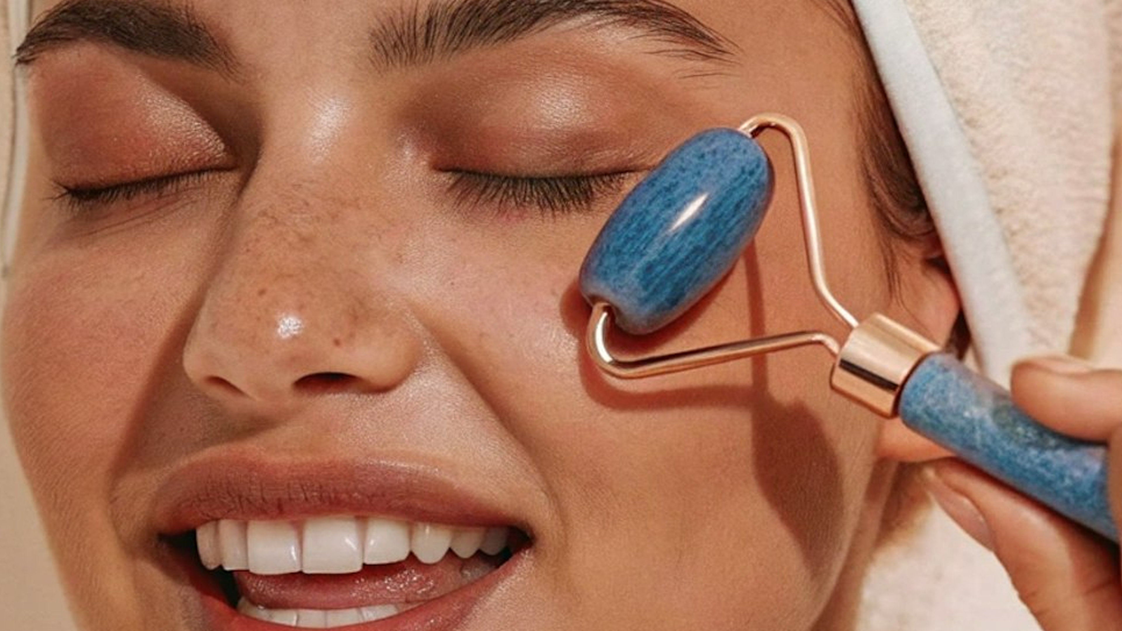 Do Face Rollers Really Work? The Science Behind the Glow